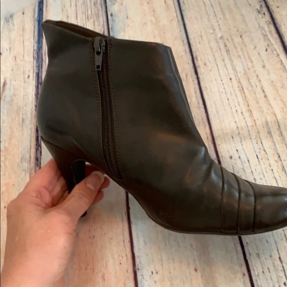 Chocolate brown unlisted booties - Picture 7 of 10